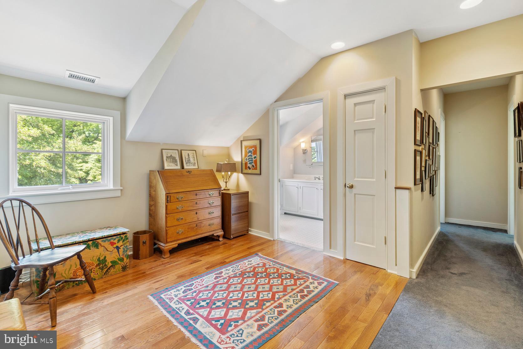 80 West Hampton Road Philadelphia, PA 19118 - Photo 18 of 52 Spacious layout on the second floor