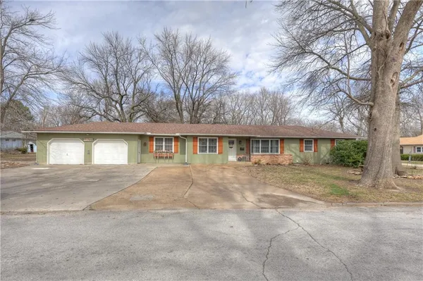 $181,000 | 114 East Howard Street, Girard, KS 66743