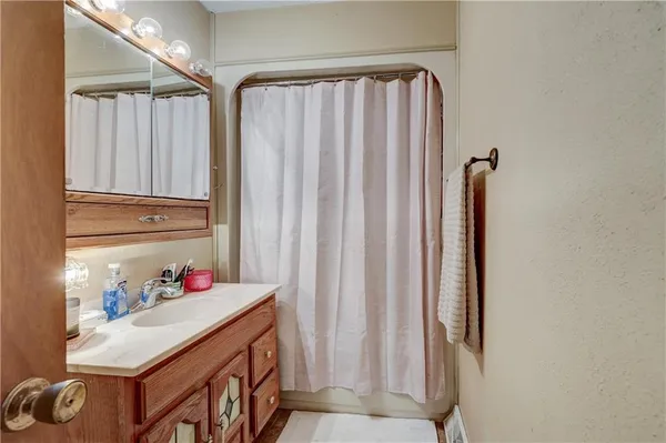 $181,000 | 114 East Howard Street, Girard, KS 66743