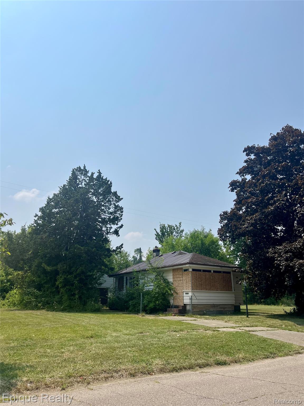 2425 Clement Street Flint, MI 48504 - Photo 1 of 4 IMG_4719.jpeg