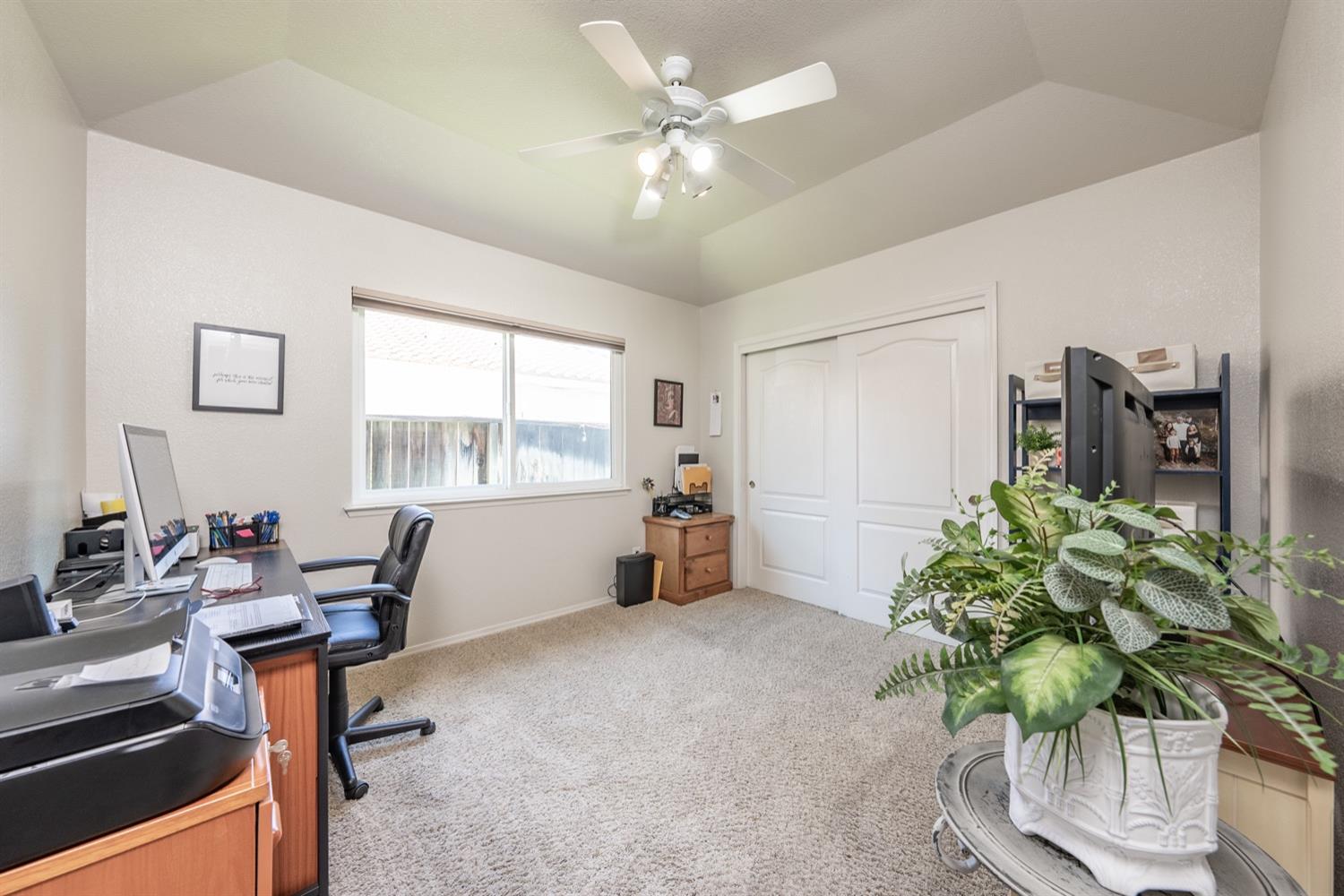 3432 Doubletree Way Madera, CA 93637 - Photo 21 of 45 a workspace with furniture and a potted plant