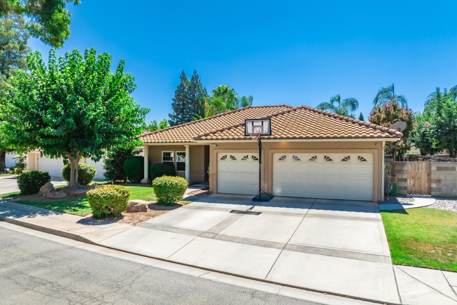 3432 Doubletree Way Madera, CA 93637 - Photo 26 of 45 a front view of a house with garden