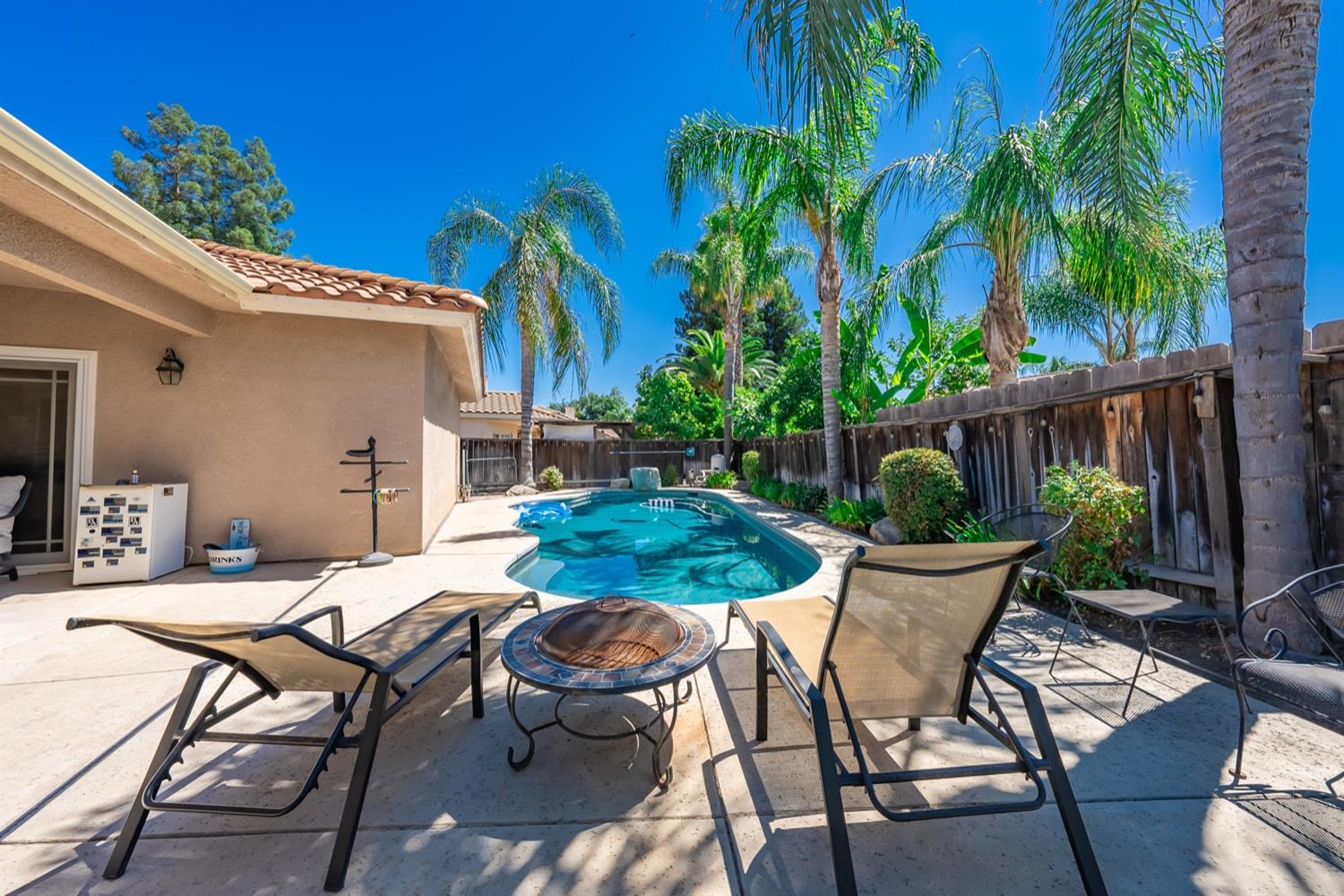 3432 Doubletree Way Madera, CA 93637 - Photo 33 of 45 a view of a patio with table and chairs potted plants and palm tree