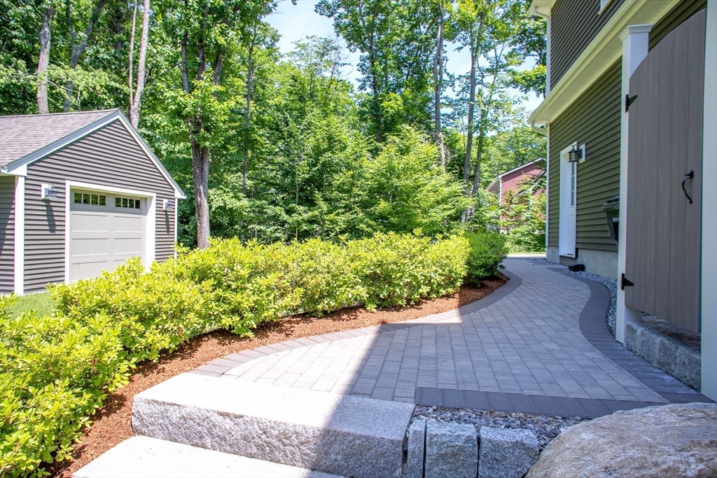 337 Pommogussett Road Rutland, MA 01543 - Photo 9 of 40
