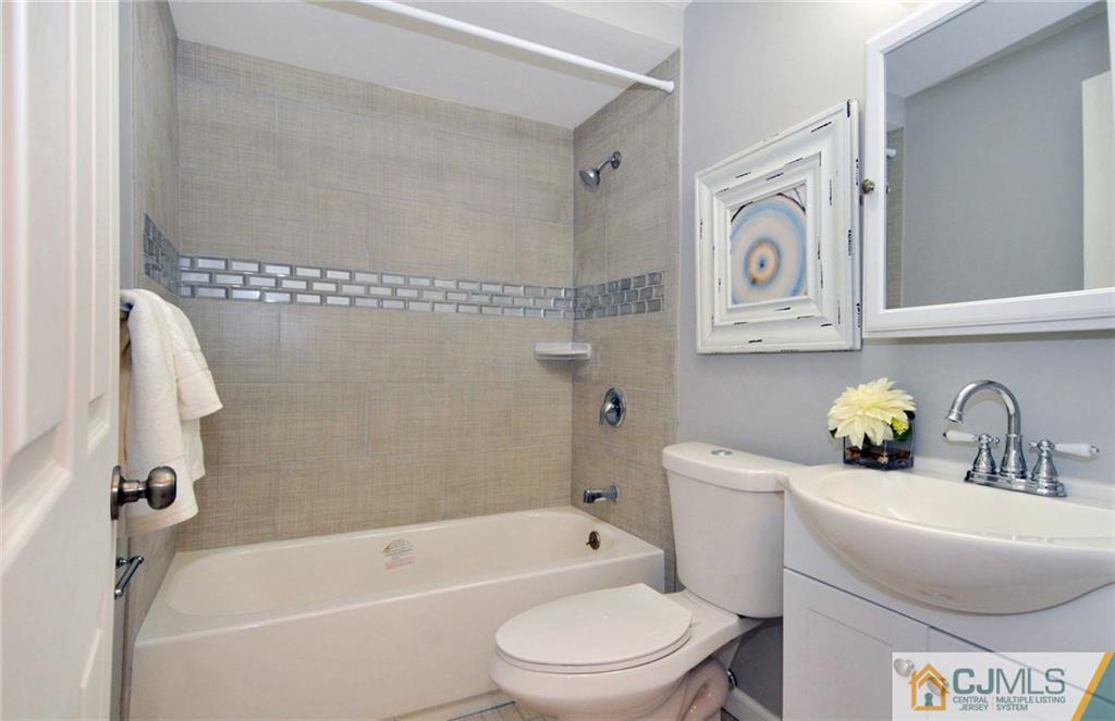 29 Stockton Road New Brunswick, NJ 08901 - Photo 12 of 21 a bathroom with a toilet sink and bathtub