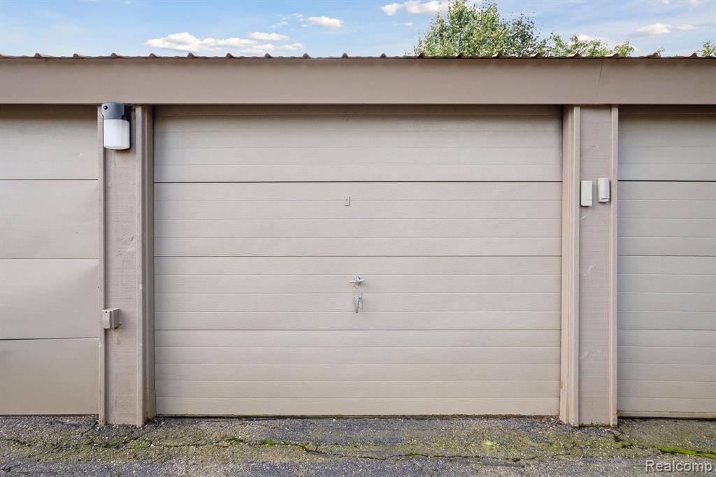 22040 Edgewater Novi, MI 48375 - Photo 41 of 44