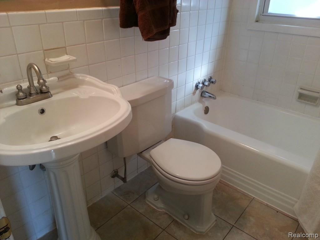 14742 Wick Road Allen Park, MI 48101 - Photo 12 of 12 20130306_104942.jpg