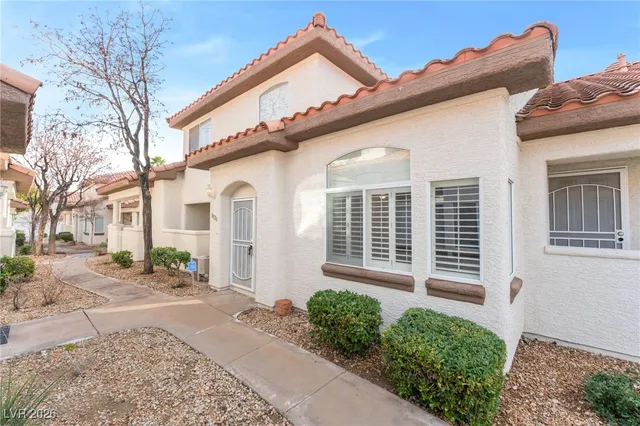 $1,695 | 8028 Desire Drive, Las Vegas, NV 89128