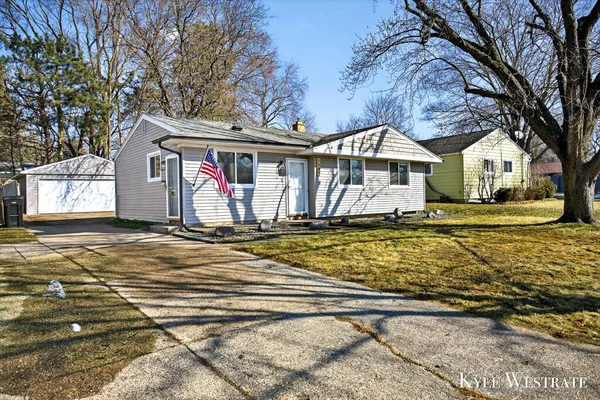 $279,900 | 1561 Beech Street Southwest, Wyoming, MI 49509