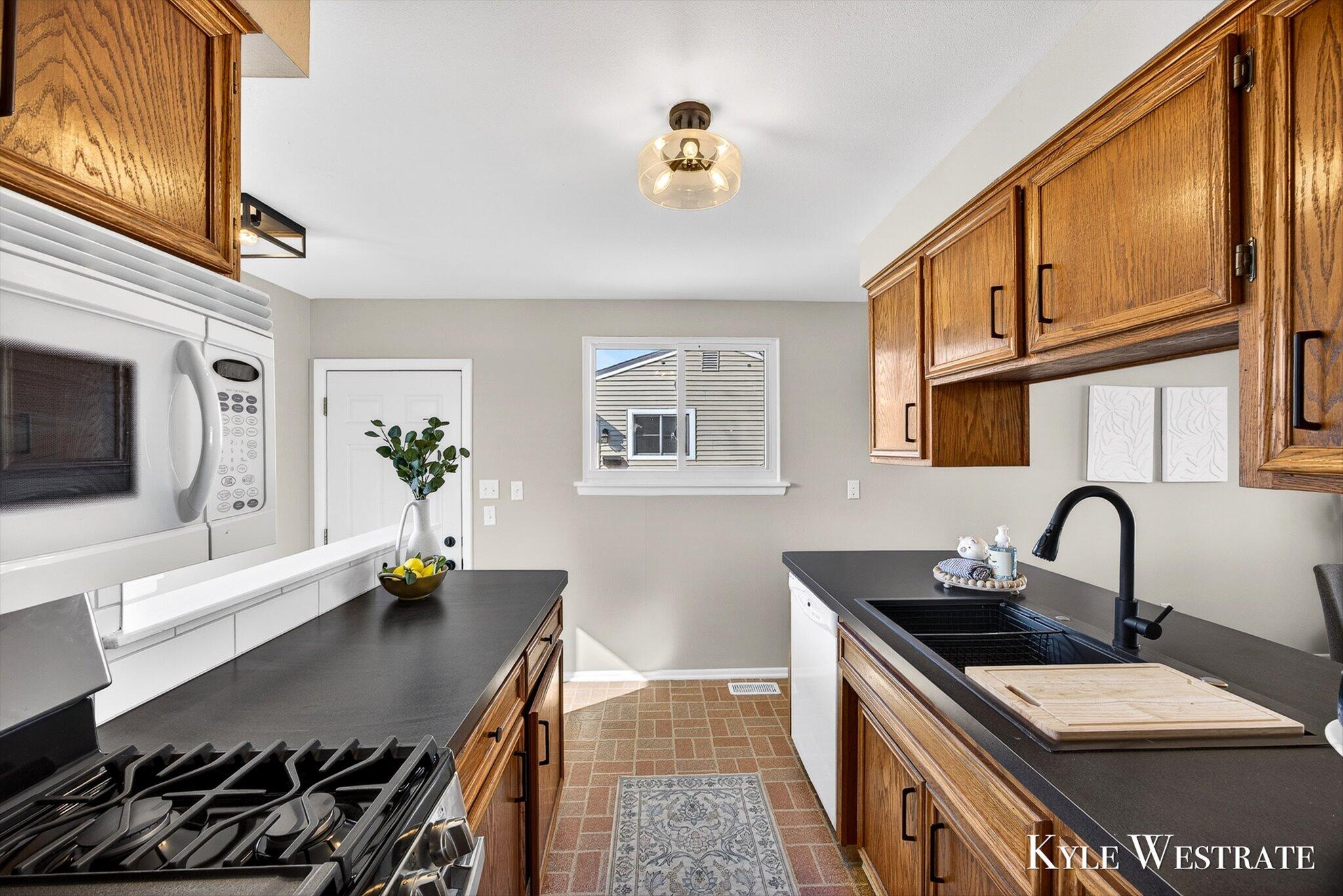 1561 Beech Street Southwest Wyoming, MI 49509 - Photo 5 of 33 07-K1J10394