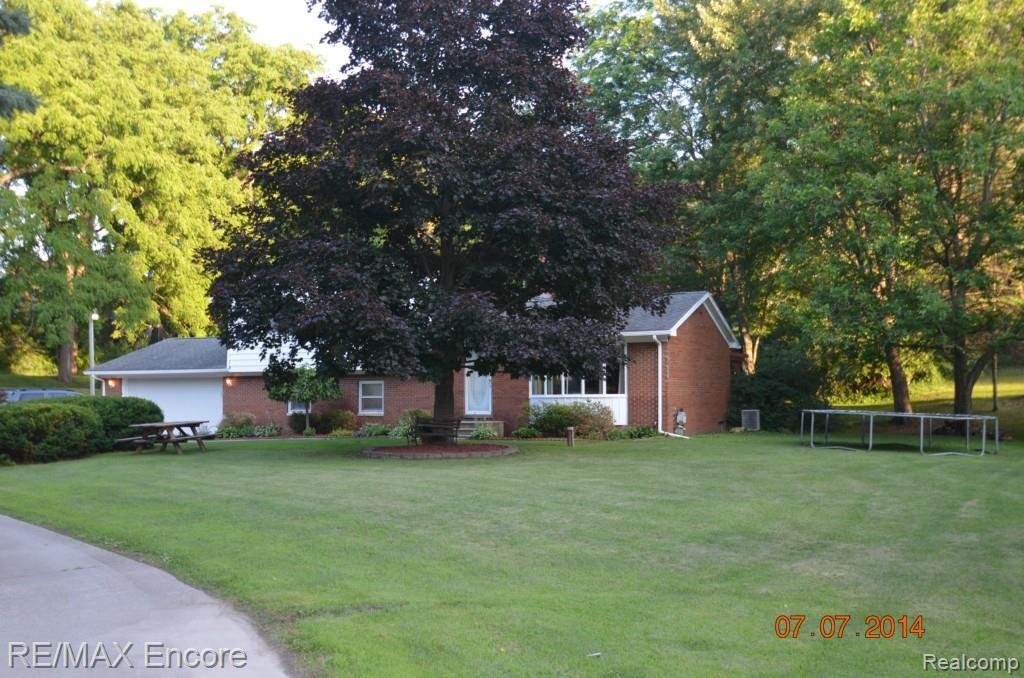 4581 Maybee Road Clarkston, MI 48348 - Photo 4 of 31 DSC_0231.jpg