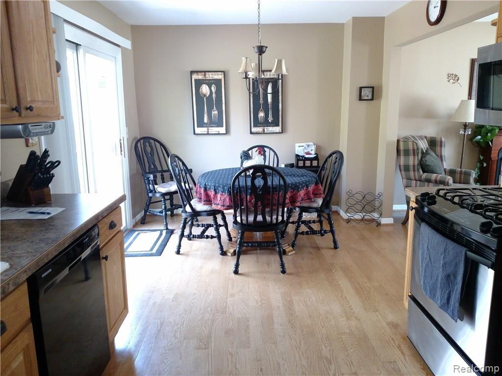 358 Arlington Drive Rochester Hills, MI 48307 - Photo 4 of 20