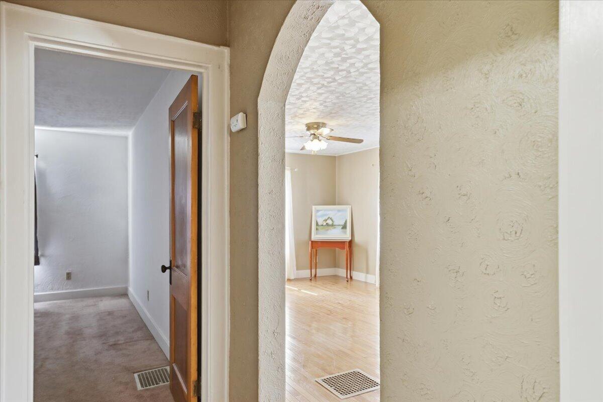 2955 Mechanicsburg Road Springfield, OH 45503 - Photo 14 of 55 36-Hallway