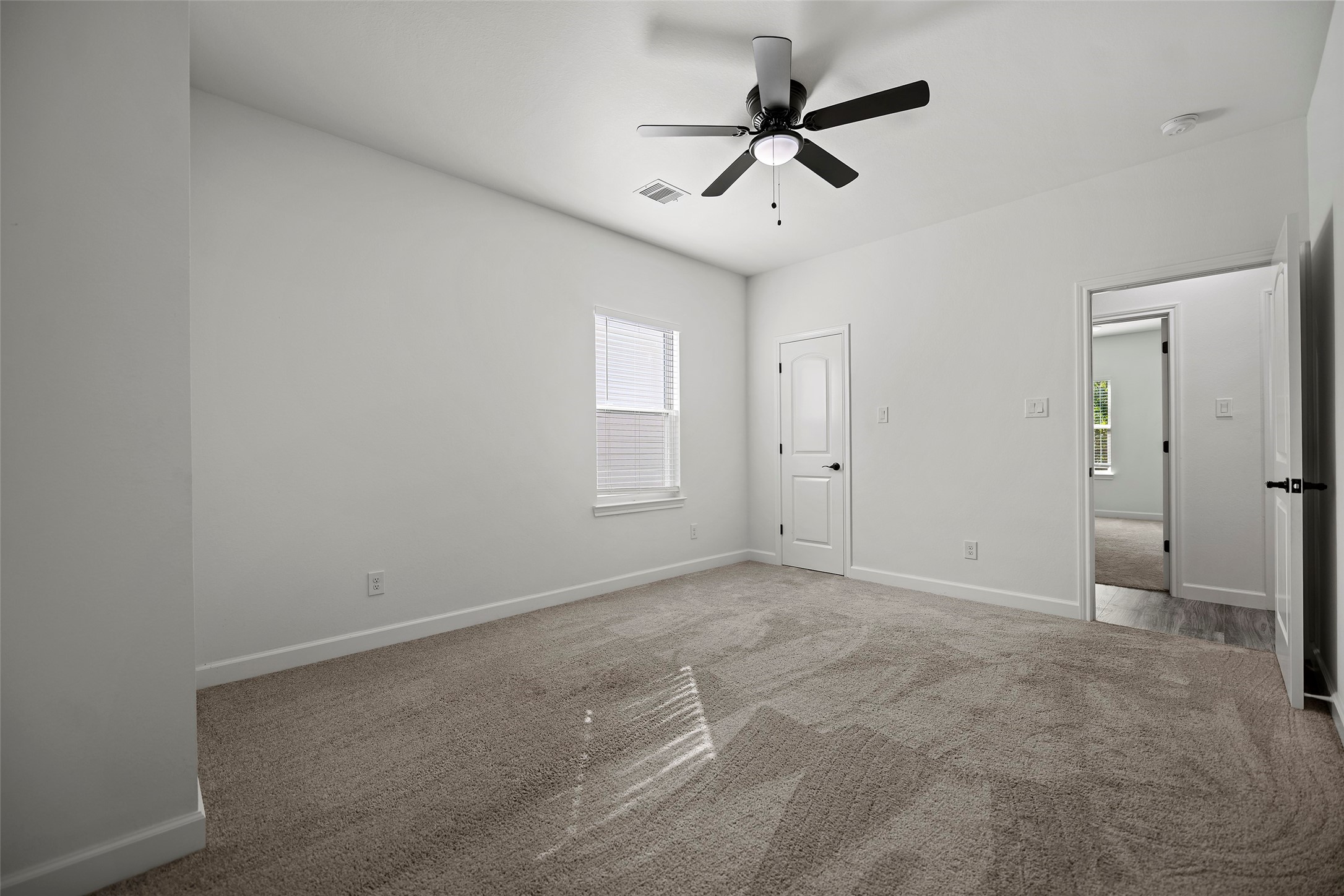 1071 St Clair Street Houston, TX 77088 - Photo 25 of 31 an empty room with ceiling fan and window