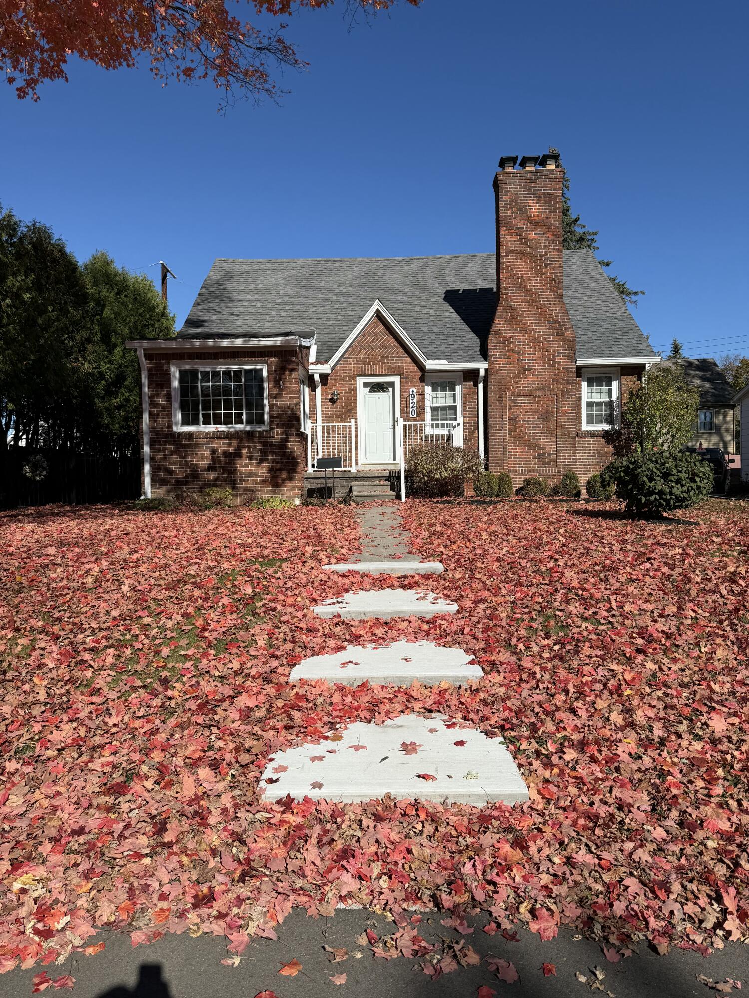 920 Clinton Avenue St. Clair, MI 48079 - Photo 2 of 46 IMG_4113