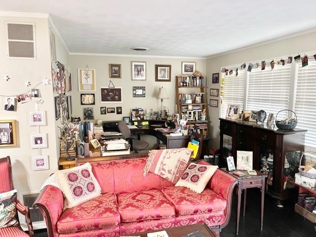 4468 Garnett Road Memphis, TN 38117 - Photo 11 of 14 a view of a dining room with furniture