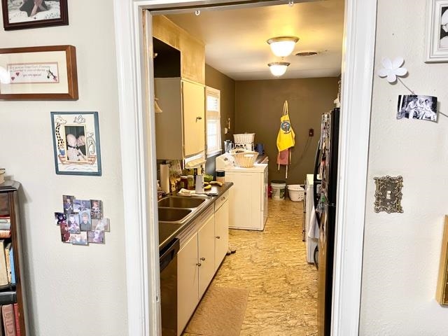 4468 Garnett Road Memphis, TN 38117 - Photo 12 of 14 a view of a hallway with wooden floor and furniture
