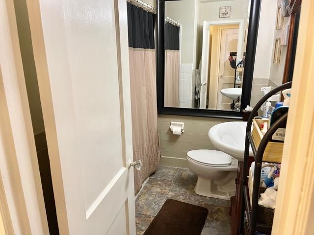 4468 Garnett Road Memphis, TN 38117 - Photo 9 of 14 a bathroom with a toilet and a shower