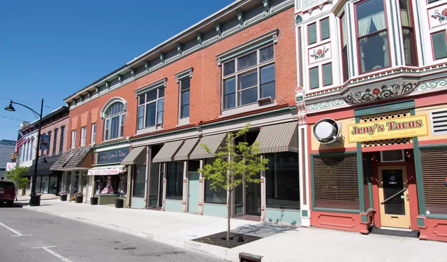 $240,000 | 211-213 South Main Street, Kendallville, IN 46755