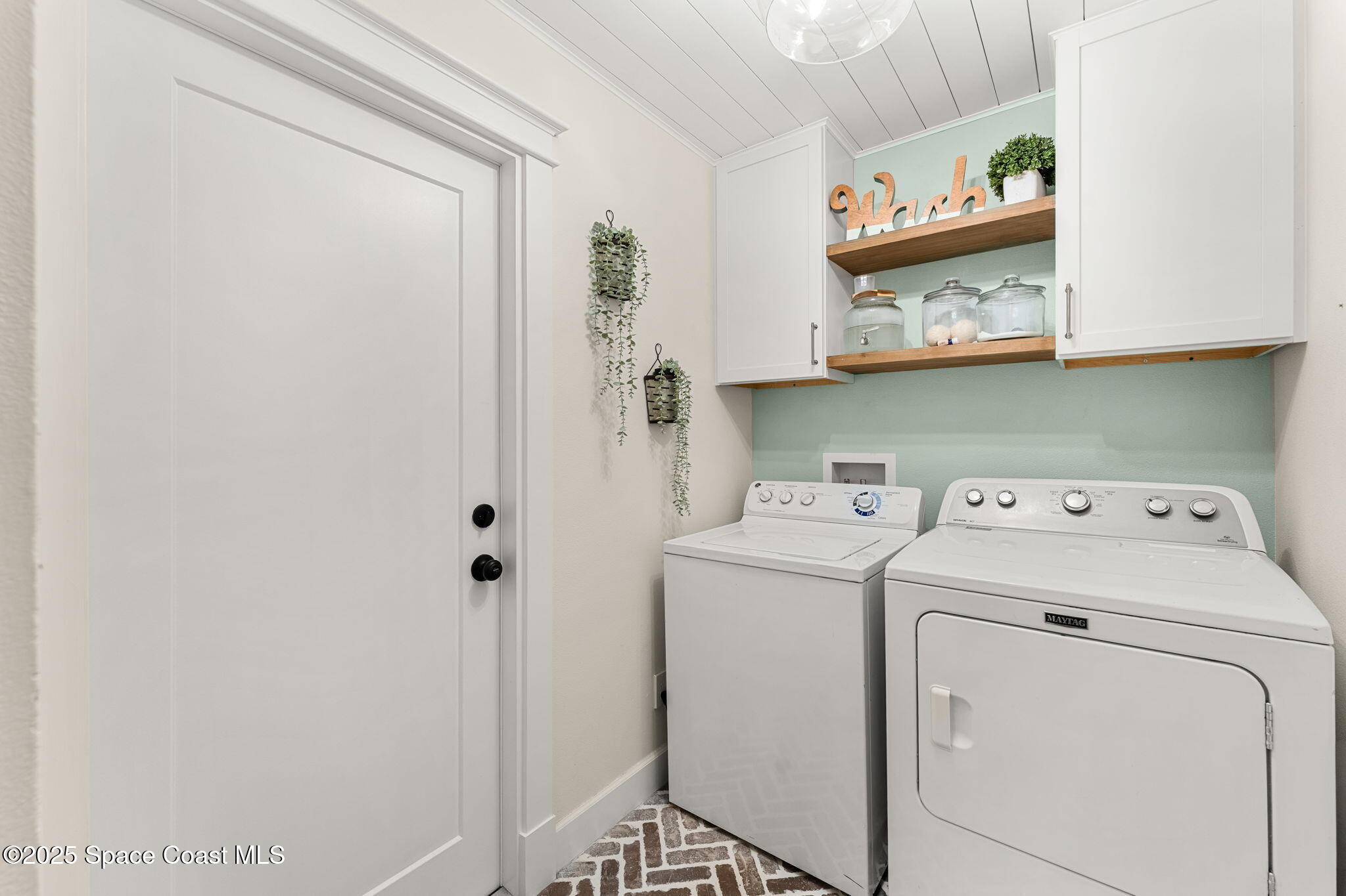 2525 Forest Run Drive Melbourne, FL 32935 - Photo 23 of 36 a utility room with dryer and washer