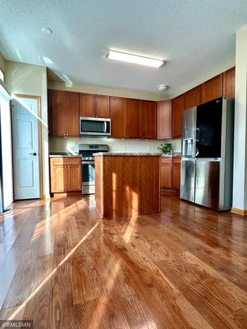 $2,300 | 1760 Riverside Drive, Shakopee, MN 55379