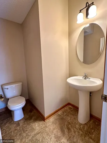 $2,300 | 1760 Riverside Drive, Shakopee, MN 55379