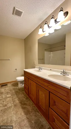 $2,300 | 1760 Riverside Drive, Shakopee, MN 55379