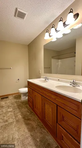 $2,300 | 1760 Riverside Drive, Shakopee, MN 55379