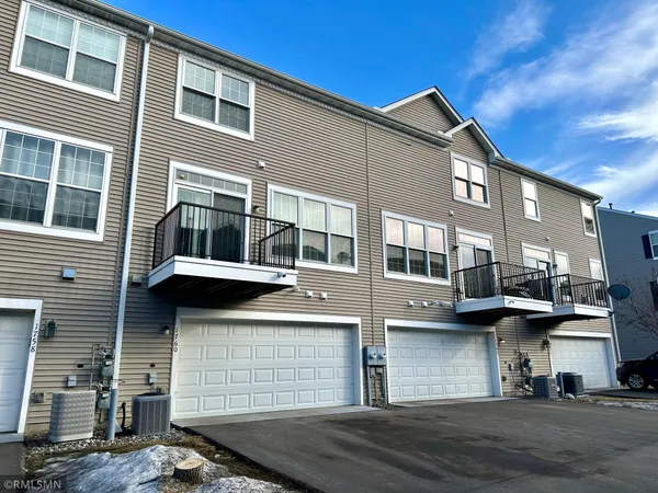 $2,300 | 1760 Riverside Drive, Shakopee, MN 55379