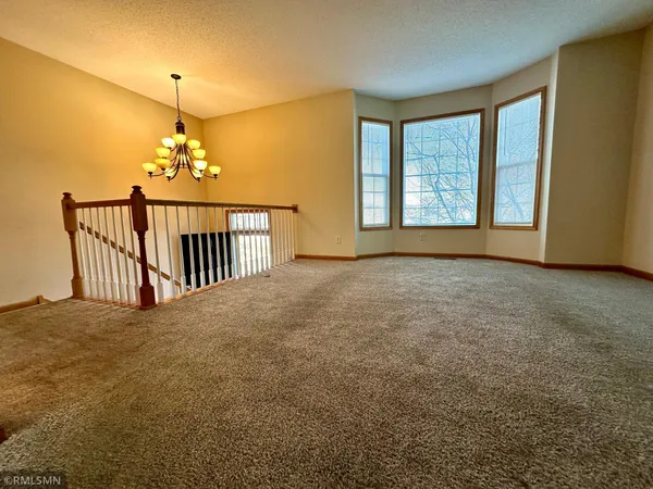 $2,300 | 1760 Riverside Drive, Shakopee, MN 55379