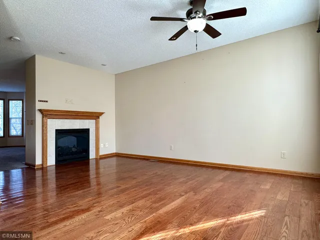 $2,300 | 1760 Riverside Drive, Shakopee, MN 55379