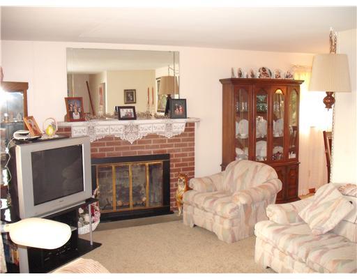353 Christy Road Tarentum, PA 15084 - Photo 6 of 12 Living Room.
