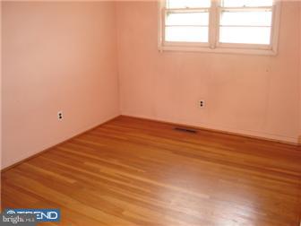 30 Cornwall Road New Castle, DE 19720 - Photo 4 of 6 Bedroom 2