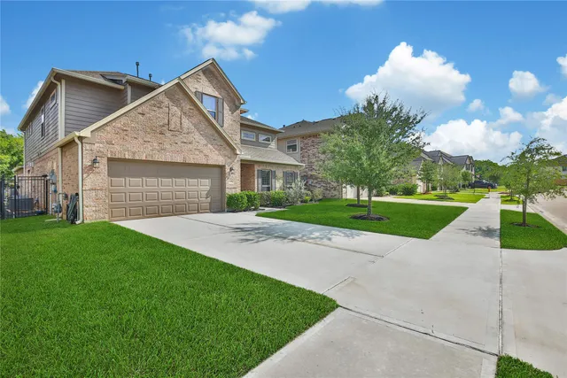 $639,500 | 32918 Franklin Brooks Drive, Fulshear, TX 77423