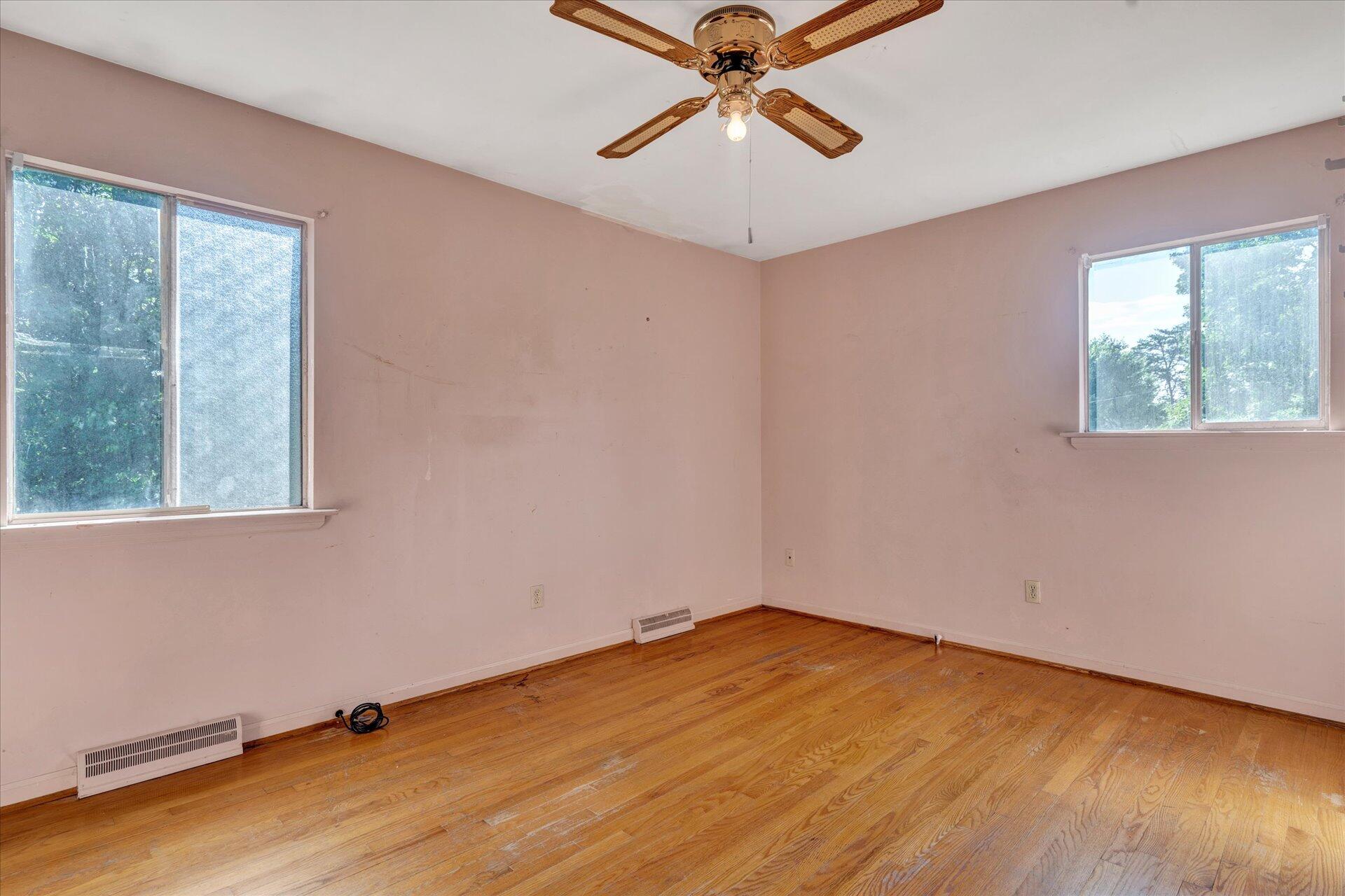 2611 Beaver Brook Road Salem, VA 24153 - Photo 11 of 25 09-DSC5804