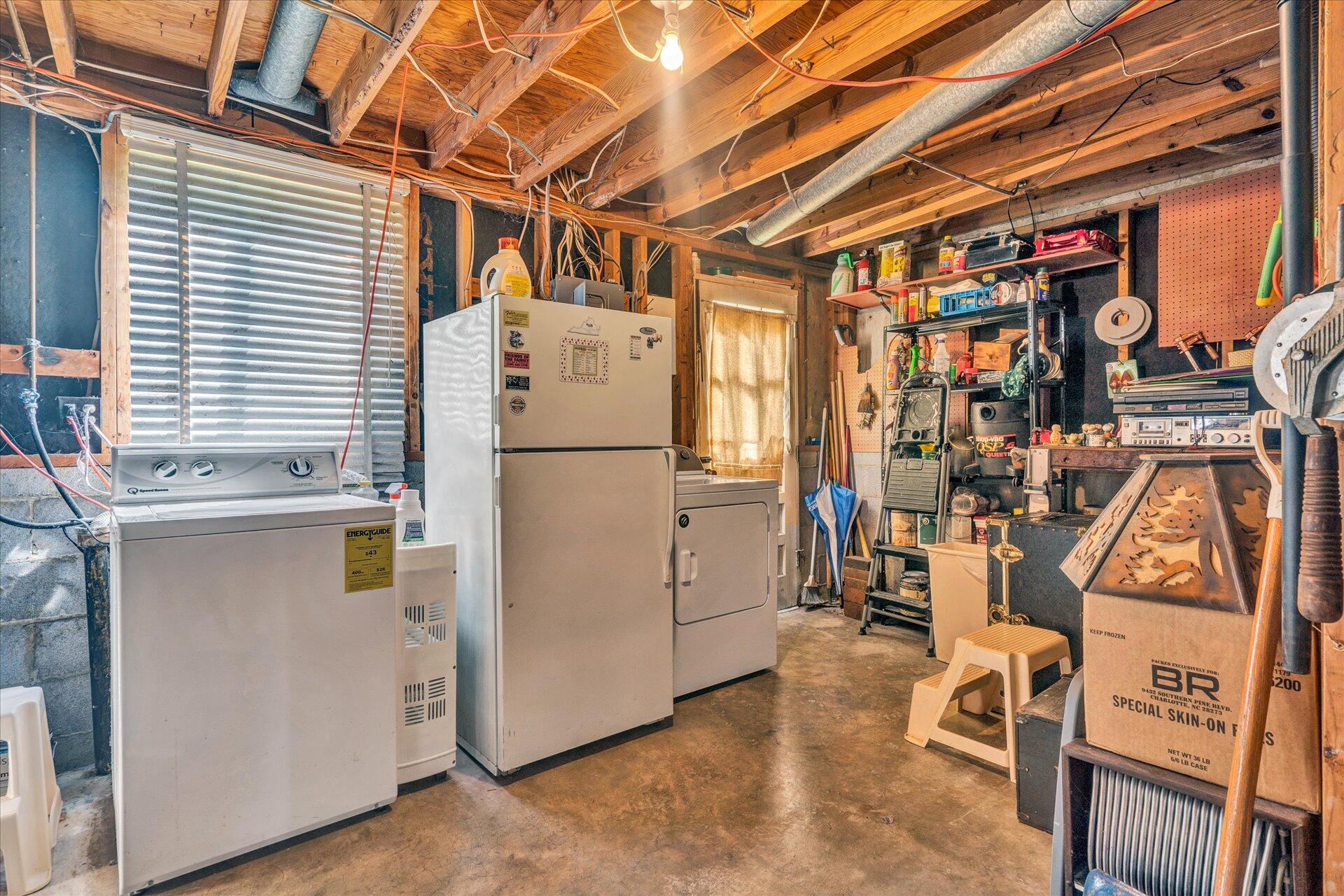 2611 Beaver Brook Road Salem, VA 24153 - Photo 21 of 25 19-DSC5837
