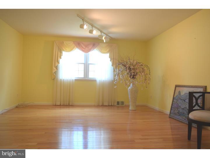 301 Highland Road Cheltenham, PA 19012 - Photo 2 of 25 Living Room