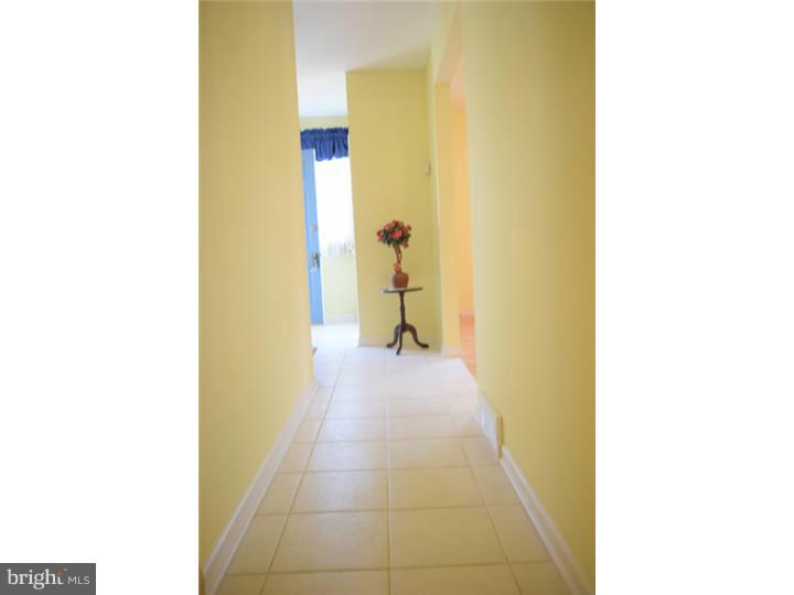 301 Highland Road Cheltenham, PA 19012 - Photo 4 of 25 Foyer
