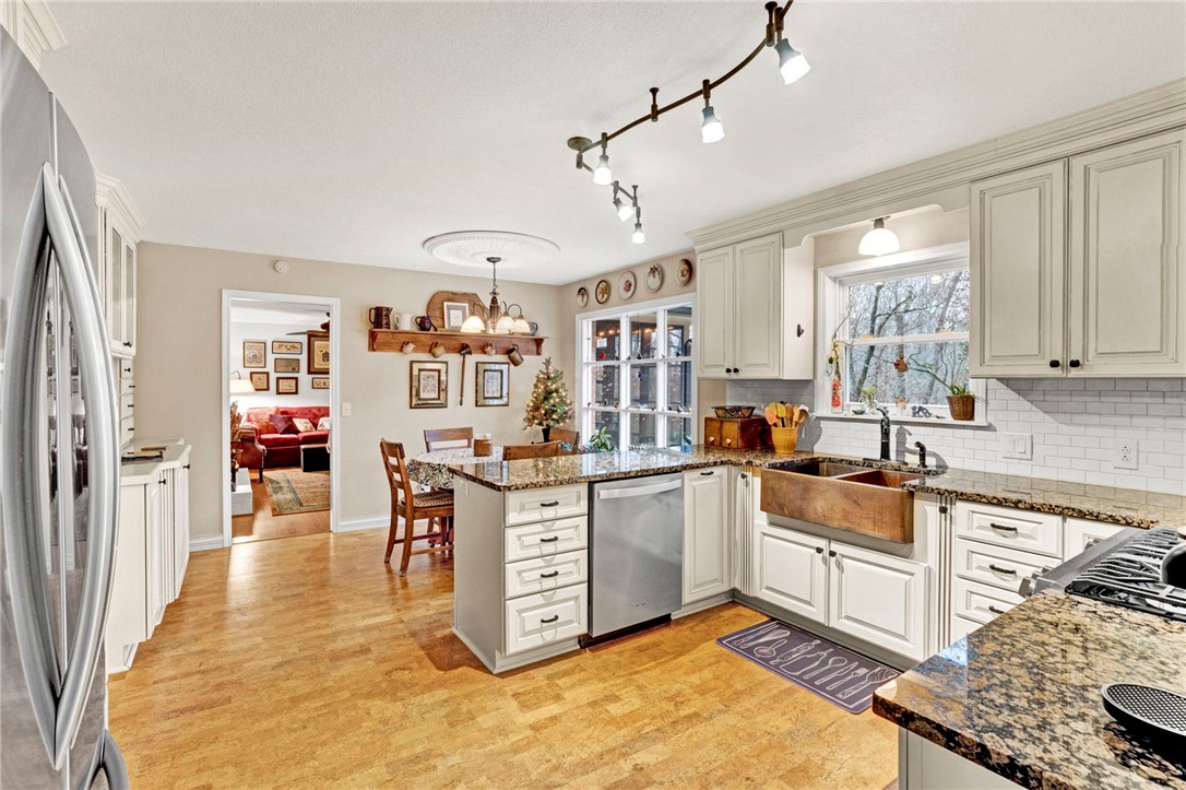 106 Hillandale Road Pendleton, SC 29670 - Photo 7 of 33