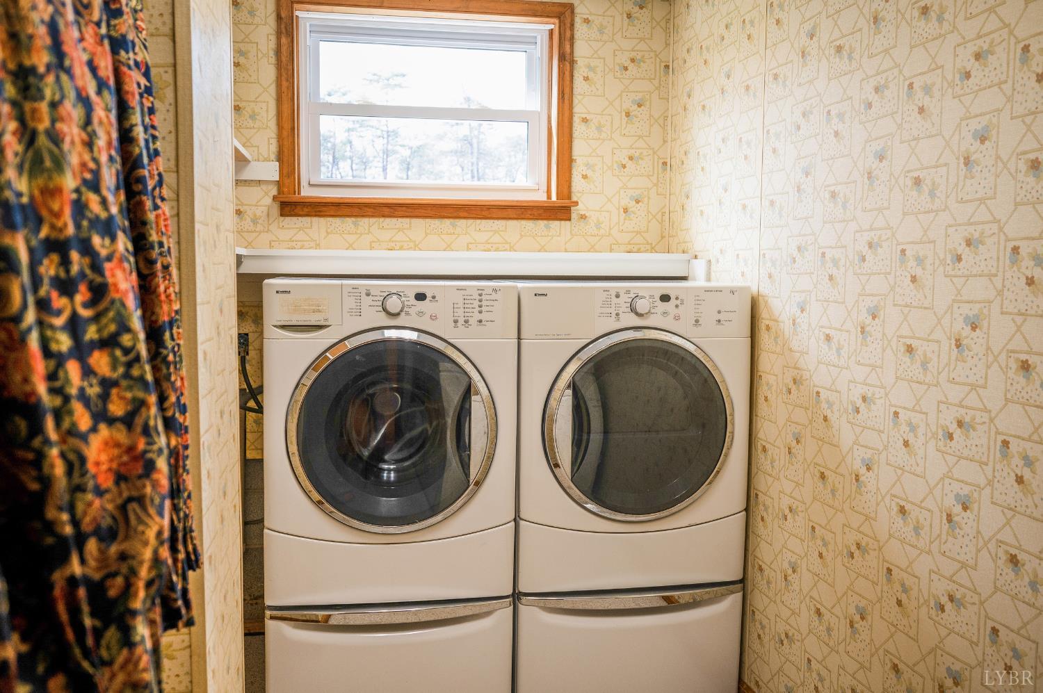 129 Quail Ridge Drive Altavista, VA 24517 - Photo 32 of 76 a utility room with dryer and washer