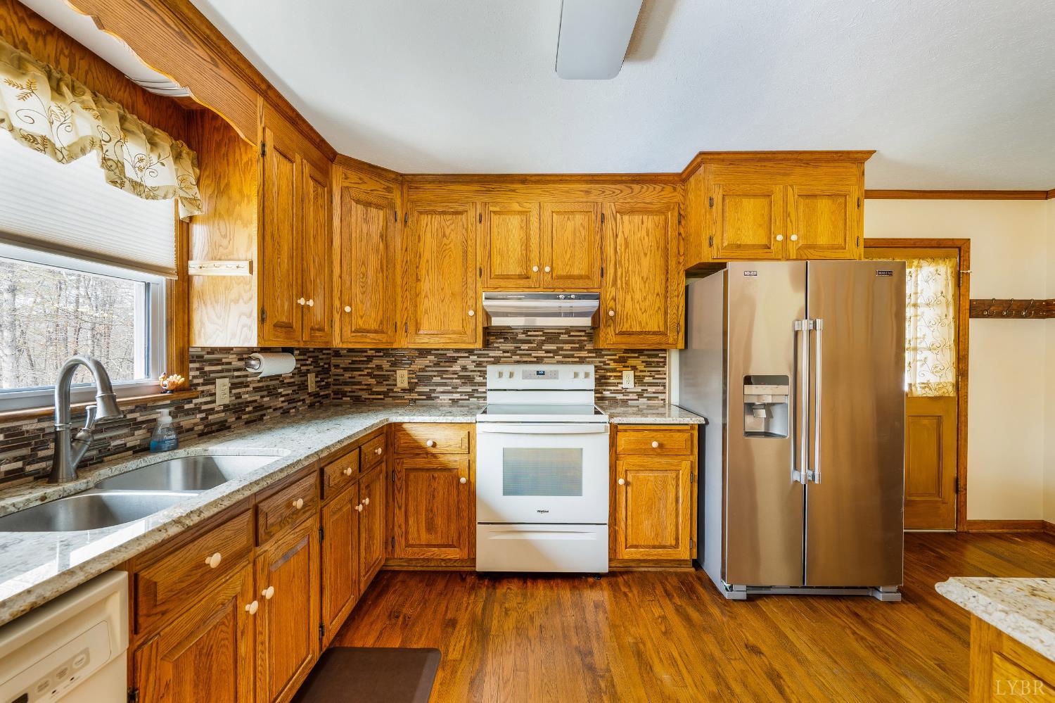 129 Quail Ridge Drive Altavista, VA 24517 - Photo 10 of 76 a kitchen with stainless steel appliances a refrigerator sink and cabinets