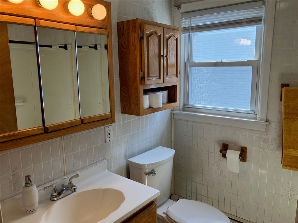 56 Arthur Street Pawtucket, RI 02860 - Photo 9 of 21