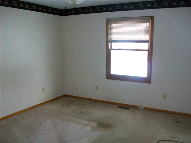 3342 Range Road Port Huron, MI 48060 - Photo 4 of 12 31039744-3.JPG