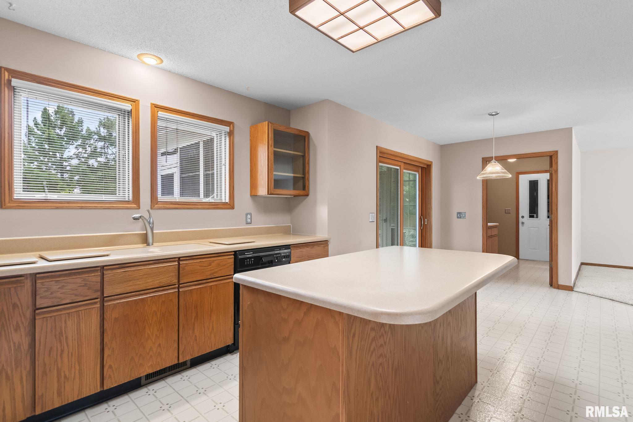 209 Prestwick Road Springfield, IL 62702 - Photo 18 of 31 Gallery Image 18