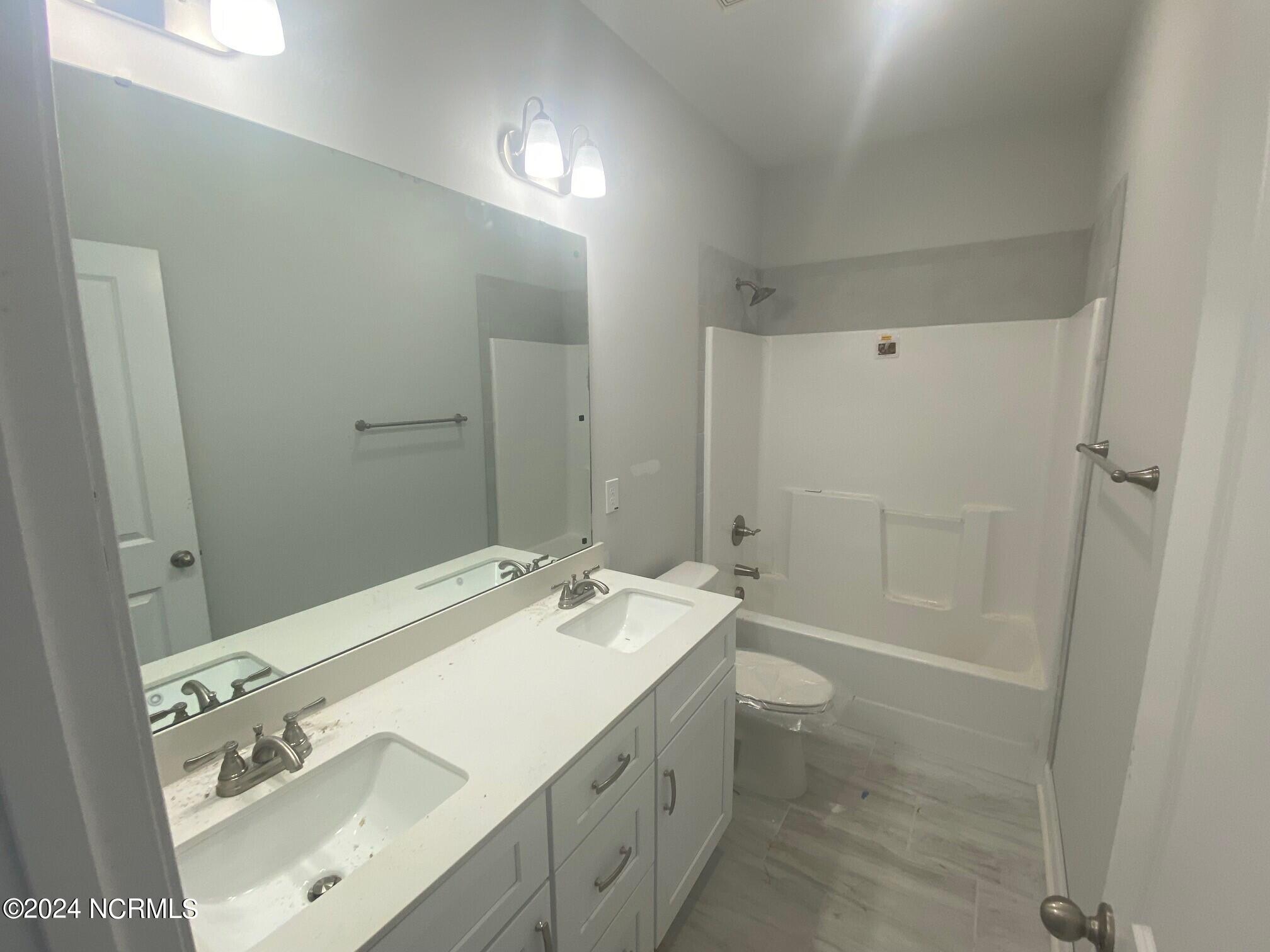 197 Longleaf Drive West End, NC 27376 - Photo 17 of 31 Mar bath 2