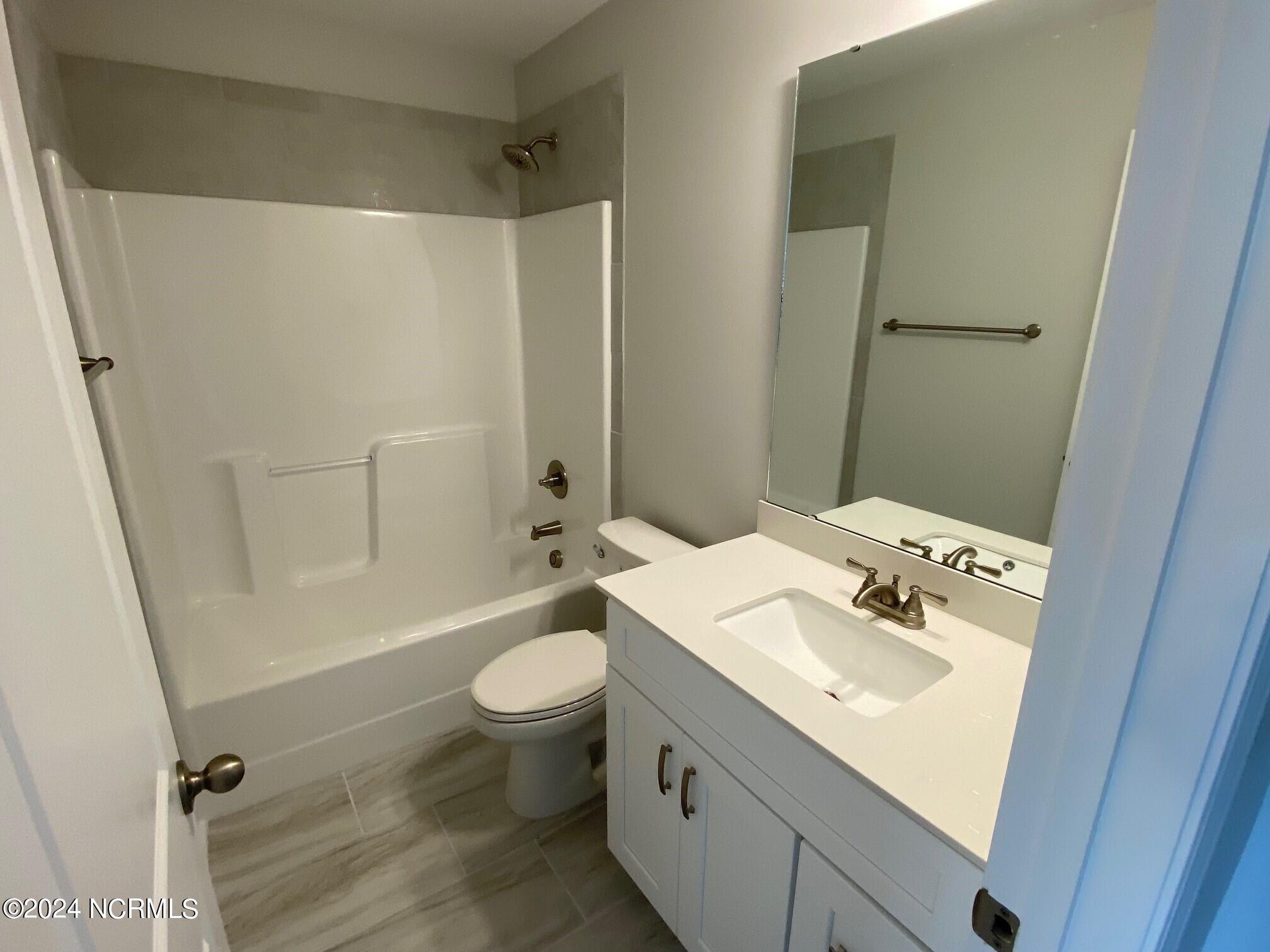 197 Longleaf Drive West End, NC 27376 - Photo 19 of 31 final bath 2