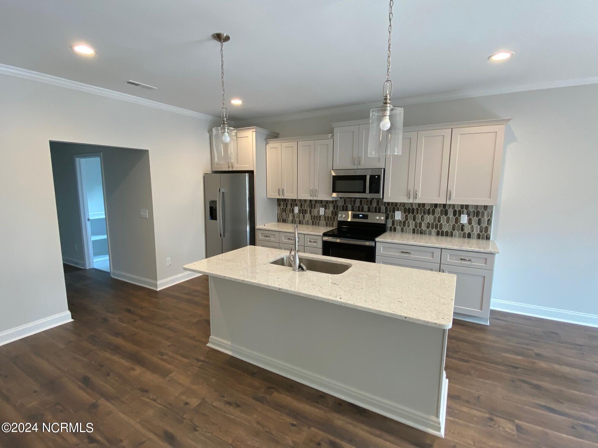 197 Longleaf Drive West End, NC 27376 - Photo 6 of 31 final kitchen