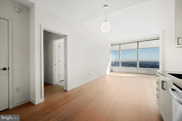 $4,520 | 2930 Walnut Street, Unit 3723, Philadelphia, PA 19104