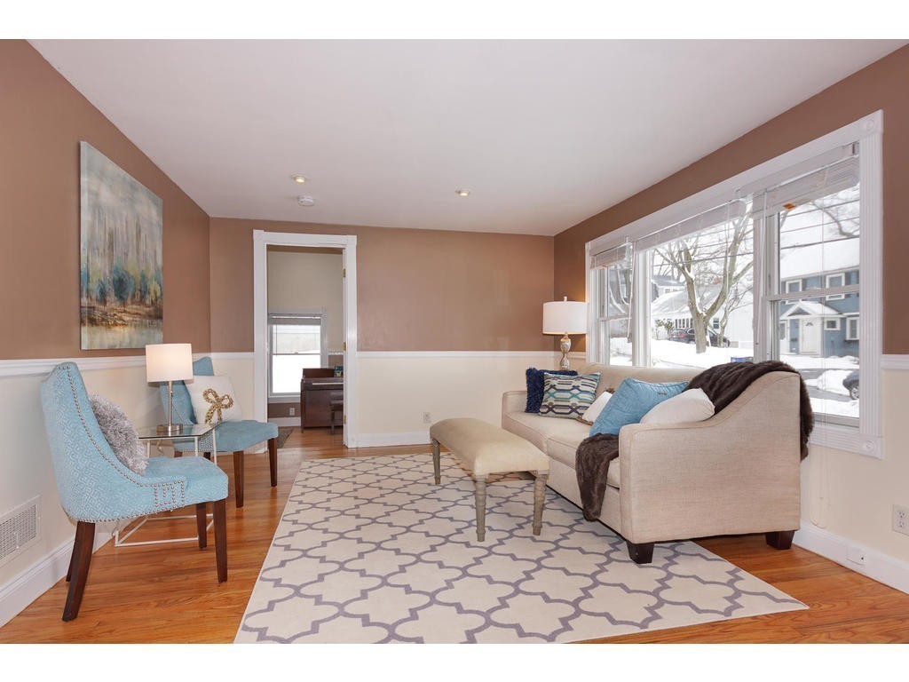 98 Robbins Road Arlington, MA 02476 - Photo 4 of 25 Gallery Image 4