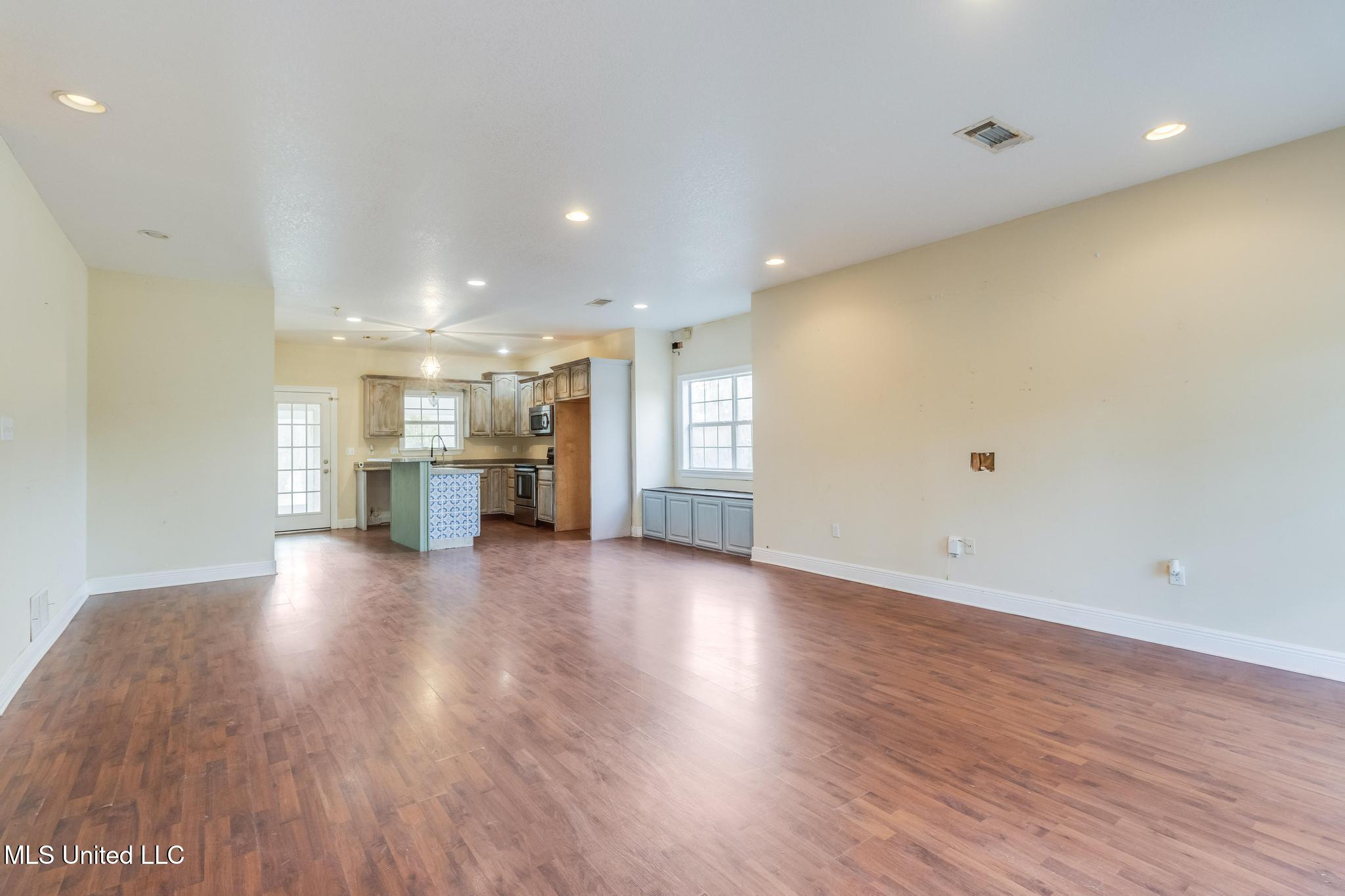 11237 Coleman Road Gulfport, MS 39503 - Photo 3 of 33 IMG_2937-2